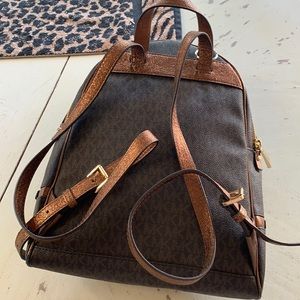 Michal kores new back pack